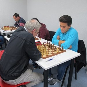 Partidas muy disputadas en el Open de la Constitución 1 partidas