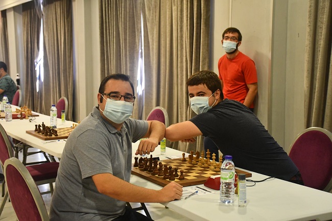 Los saludos entre amigos de moda